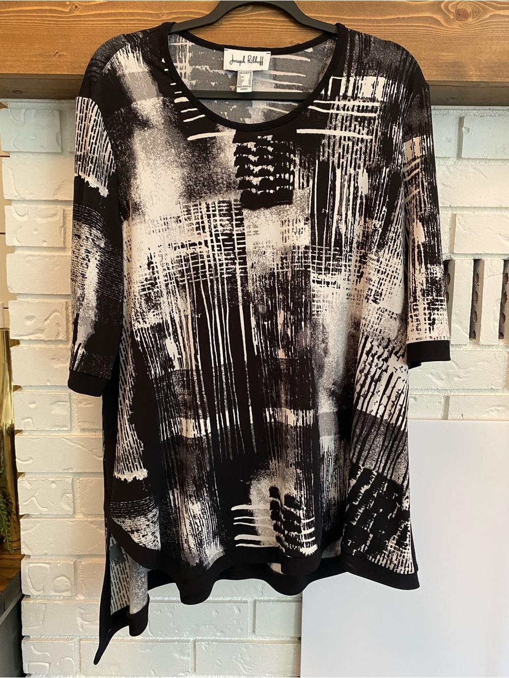 Joseph Ribkoff Black White Abstract Tunic Top Asymmetrical Hem Size 16 Artsy